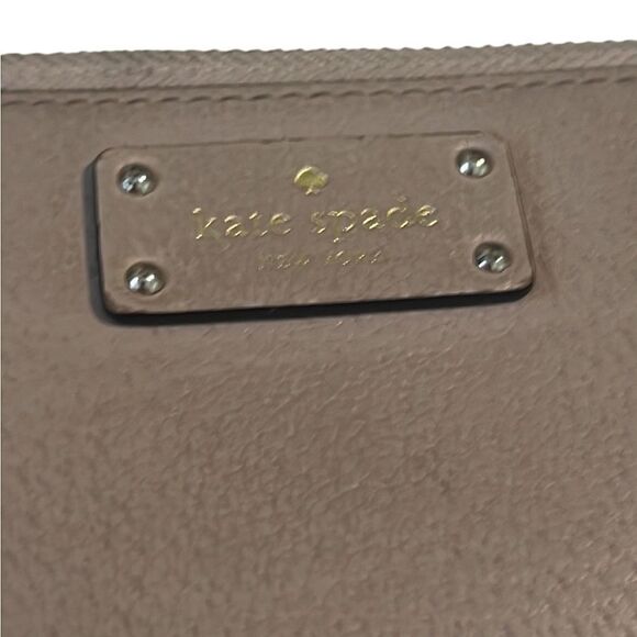 Kate Spade Wellesley Taupe Multiple Slots and Pockets Zip Around Long Wallet - Picture 5 of 13